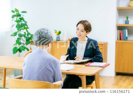 Senior business woman consulting 116156271