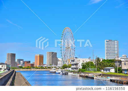 [Aichi Prefecture] Nagoya cityscape: Ferris wheel at Nagoya Port from Nakagawa Canal in Minato Ward 116156350