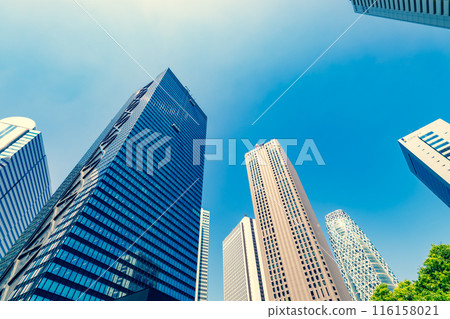 新宿副中心 初夏藍天摩天街景 2024.06 b-4 強調暖色和冷色 116158021