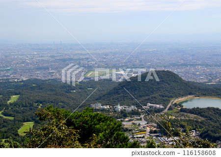 從行子山東側眺望峽山、北山水庫、仁川賽馬場 116158608