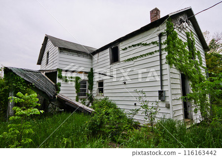 Overgrown Abandoned House in Daylight, Huntington Indiana 116163442