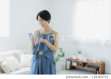 藍色吊帶背心的女人 116164752