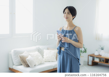 藍色吊帶背心的女人 116164756
