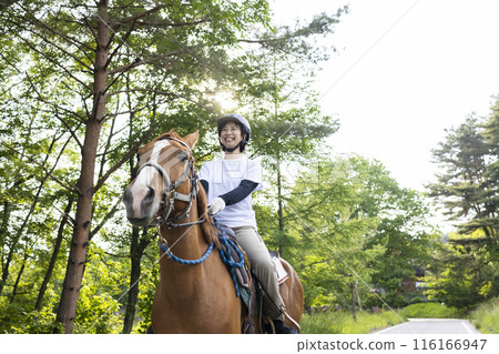 享受騎馬的女人 116166947