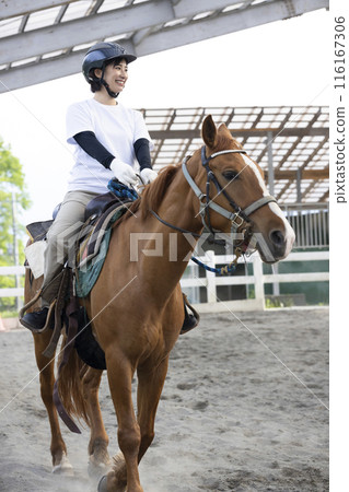 享受騎馬的女人 116167306