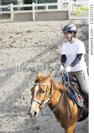 享受騎馬的女人 116167333