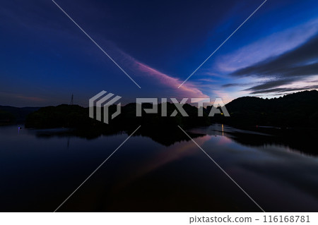 Evening view of Nunome Dam in the summer of 2024. Wide-angle shot from before sunset through golden hour to blue hour. Blue hour ⑬ Evening view of Nunome Dam in the summer of 2024. Wide-angle shot from before sunset through golden hour to blue hour. Blue hour ⑬ 116168781