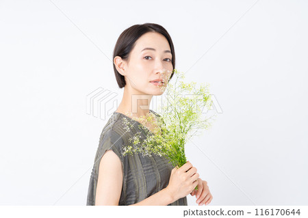 Middle-aged women's beauty 116170644