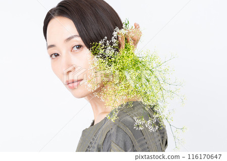 Middle-aged women's beauty Middle-aged women's beauty 116170647