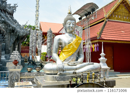 Wat Si Suphan 的美麗風景,以泰國清邁的銀廟而聞名 Wat Si Suphan 的美麗風景,以泰國清邁的銀廟而聞名 116171006