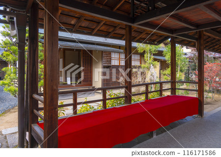 大德寺分寺、總軒院、走廊，轎子上載著信長信長的雕像 116171586