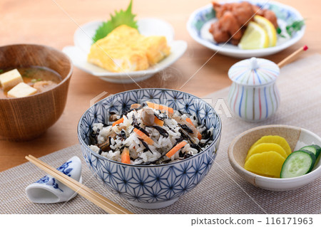 Image of a Japanese breakfast: Hijiki rice, miso soup and side dishes Image of a Japanese breakfast: Hijiki rice, miso soup and side dishes 116171963