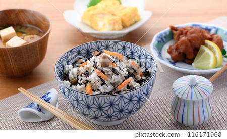 Image of a Japanese breakfast: Hijiki rice, miso soup and side dishes Image of a Japanese breakfast: Hijiki rice, miso soup and side dishes 116171968