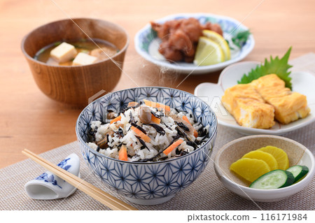 Image of a Japanese breakfast: Hijiki rice, miso soup and side dishes Image of a Japanese breakfast: Hijiki rice, miso soup and side dishes 116171984