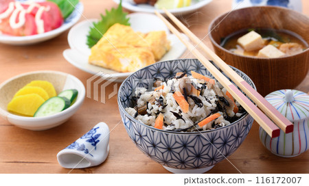 Image of a Japanese breakfast: Hijiki rice, miso soup and side dishes Image of a Japanese breakfast: Hijiki rice, miso soup and side dishes 116172007