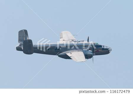 飛行中的北美 B-25J 米切爾轟炸機 飛行中的北美 B-25J 米切爾轟炸機 116172479