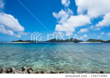 Sky, sea and island scenery seen from Zamami Island in the Kerama Islands 116173980