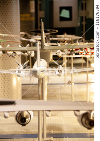 從後面看的飛機模型 116176894