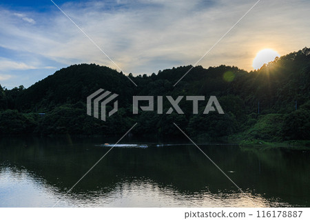 Evening view of Nunome Dam in the summer of 2024: From sunset to golden hour ④ 116178887