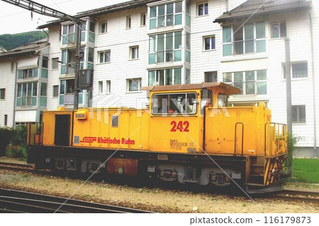 They are permanently stationed at major stations, and their main job is to switch freight cars and passenger cars, etc. Sometimes they are used for short-distance freight trains. They are permanently stationed at major stations, and their main job is to switch freight cars and passenger cars, etc. Sometimes they are used for short-distance freight trains. 116179873
