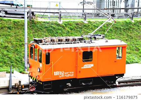 They are permanently stationed at major stations, and their main job is to switch freight cars and passenger cars, etc. Sometimes they are used for short-distance freight trains. They are permanently stationed at major stations, and their main job is to switch freight cars and passenger cars, etc. Sometimes they are used for short-distance freight trains. 116179875