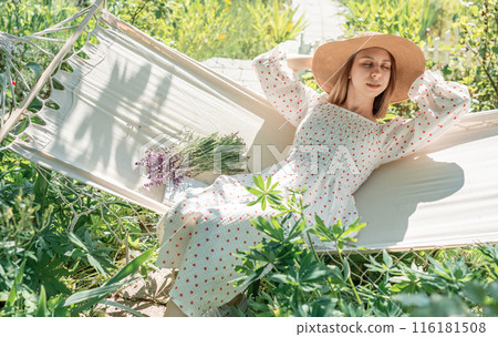Young woman relaxing in a hammock 116181508