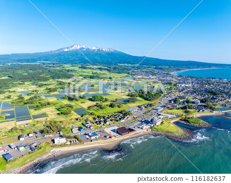 Mt. Chokai and Kujukushima (Nikaho City, Akita Prefecture) Mt. Chokai and Kujukushima (Nikaho City, Akita Prefecture) 116182637