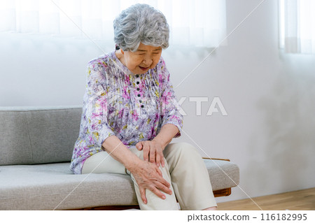 資深婦女抱怨健康狀況不佳 116182995