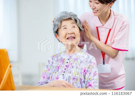 戴著假髮的高級女人 116183067