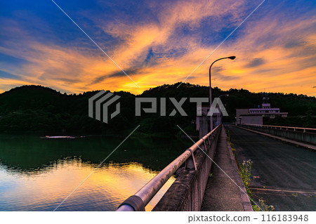 Evening scenery at Nunome Dam in the summer of 2024: From golden hour to blue hour, sunset over the dam dam⑪ 116183948