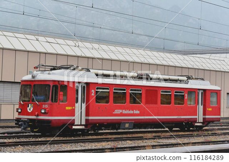 This is a local train with a face similar to the old Keikyu 500 series. The paint color is also red. This is a local train with a face similar to the old Keikyu 500 series. The paint color is also red. 116184289