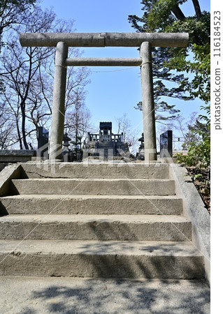 足利市兩貝山頂神社通往鳥居的石階 足利市兩貝山頂神社通往鳥居的石階 116184523