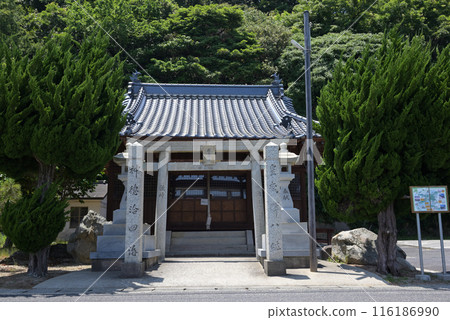 Itsukushima Shrine on Suo-Oshima Island (Suo-Oshima Town, Yamaguchi Prefecture) Itsukushima Shrine on Suo-Oshima Island (Suo-Oshima Town, Yamaguchi Prefecture) 116186990