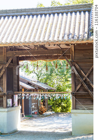 Wind chimes swaying at the temple gate 116188704