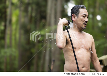A man in his 50s enjoying the sauna 116189337