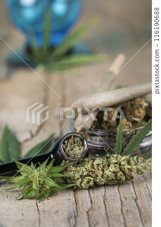 Blunt, Marijuana buds with cannabis leaves, cbd 116190688