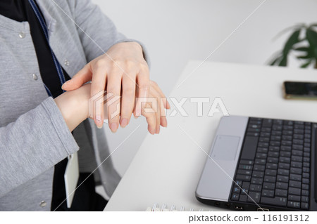 A woman with beautiful hands working 116191312