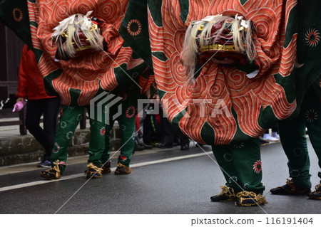 Takayama City, Gifu Prefecture, Japan: Traditional performing arts at the Takayama Spring Festival. Lion dancers parade through the streets in festival costumes, shaking the lion's face. Takayama City, Gifu Prefecture, Japan: Traditional performing arts at the Takayama Spring Festival. Lion dancers parade through the streets in festival costumes, shaking the lion's face. 116191404
