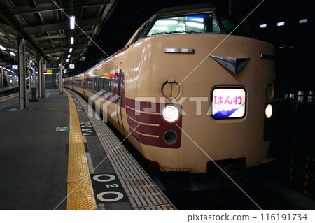 Hanwa Line: Hanwa Liner (381 series train) Hanwa Line: Hanwa Liner (381 series train) 116191734