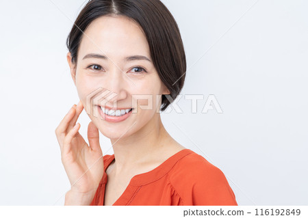 Middle-aged women's beauty 116192849