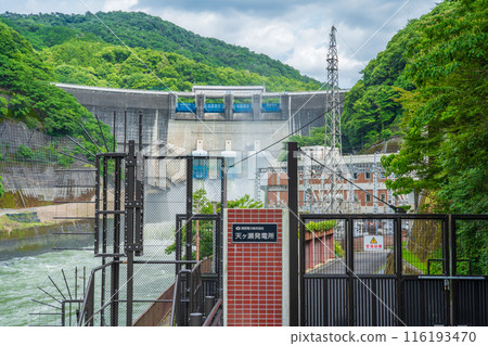 京都府宇治市：雨季進行控制放水的天瀨水壩及天瀨發電廠 116193470