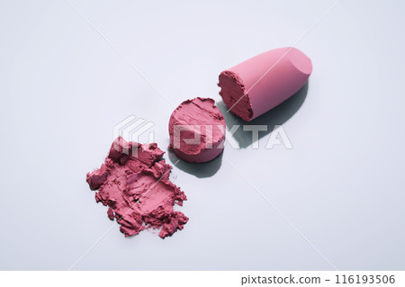 The texture of a long-lasting, rich lipstick. 116193506