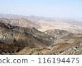 從沙烏地阿拉伯的山脈看到的沙漠 116194475