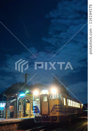 Hojo Railway Kiha 40 at night 116194576