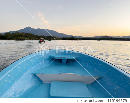 Boat tour in Nicaragua Mombacho volcano 116194879
