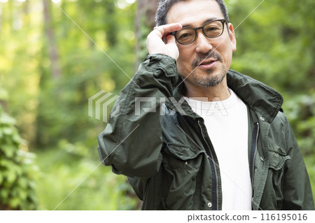 Cool man in his 50s 116195016