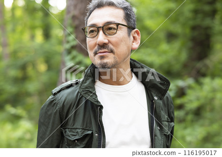 Cool man in his 50s 116195017