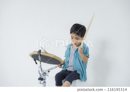 孩子敲鼓練習墊 116195314