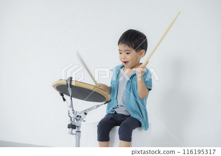 孩子敲鼓練習墊 116195317