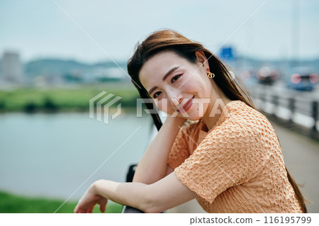 Young woman leaning on her chin and looking at the camera Young woman leaning on her chin and looking at the camera 116195799
